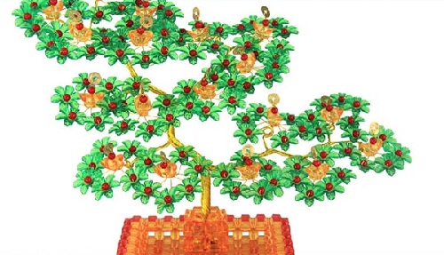 1月19日，純手工串珠項(xiàng)目，居家專(zhuān)兼職的好副業(yè)，靈活就業(yè)手工，手工之家堅(jiān)持對(duì)傳統(tǒng)手工文化的傳承和創(chuàng)新，圖為勵(lì)志珠珠繡串珠手工產(chǎn)品剪影