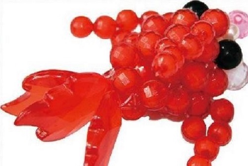 1月25日，拿回家做的手工項(xiàng)目，靈活就業(yè)居家掙錢，為什么選擇手工之家放心可靠？圖為勵(lì)志珠珠繡串珠手工產(chǎn)品剪影