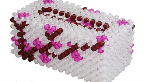 1月27日，想接正規(guī)廠家的手工項目，可靠的串珠手工，手工之家對合作的人員沒有特別的要求是什么意思？圖為勵志珠珠繡串珠手工產(chǎn)品剪影