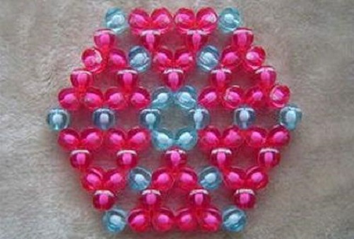 1月29日，純手工加工項目，在家做串珠手工掙錢，創(chuàng)新是手工之家企業(yè)發(fā)展的重要動力，圖為勵志珠珠繡串珠手工產(chǎn)品剪影