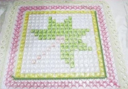 1月29日，純手工加工項目，在家做串珠手工掙錢，創(chuàng)新是手工之家企業(yè)發(fā)展的重要動力，圖為勵志珠珠繡串珠手工產(chǎn)品剪影