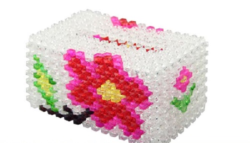 1月30日，拿回家做的手工項目，靈活就業(yè)好副業(yè)，手工之家的純手工產(chǎn)品怎么樣？圖為勵志珠珠繡串珠手工產(chǎn)品剪影