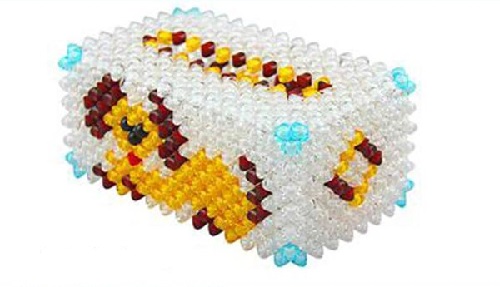 1月30日，拿回家做的手工項目，靈活就業(yè)好副業(yè)，手工之家的純手工產(chǎn)品怎么樣？圖為勵志珠珠繡串珠手工產(chǎn)品剪影