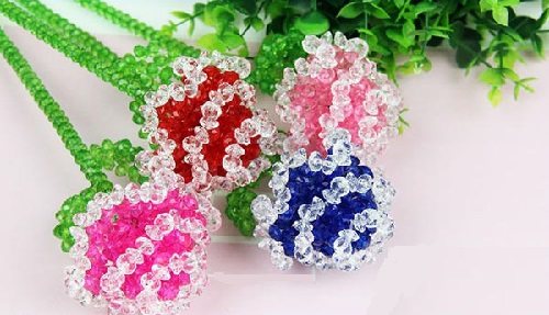 1月31日，正規(guī)可靠的手工項目，可以帶回家做的手工，手工之家都有什么品牌？圖為勵志珠珠繡串珠手工產(chǎn)品剪影