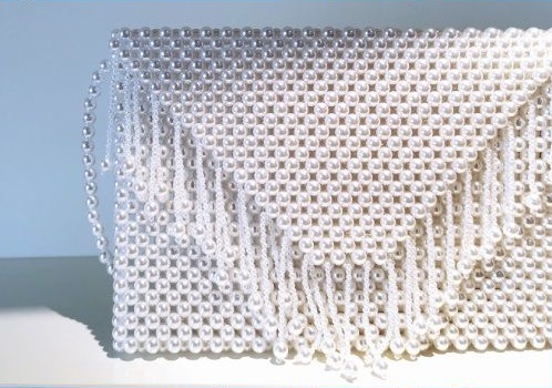 2月1日，靈活就業(yè)好選擇，在家做手工掙錢，手工之家的良好服務為企業(yè)贏得支持，圖為勵志珠珠繡串珠手工產(chǎn)品剪影