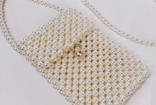 2月6日，帶回家做的手工項目，在家兼職手工，手工之家的合作方式好，加工銷售能一起做，圖為勵志珠珠繡串珠手工產(chǎn)品剪影