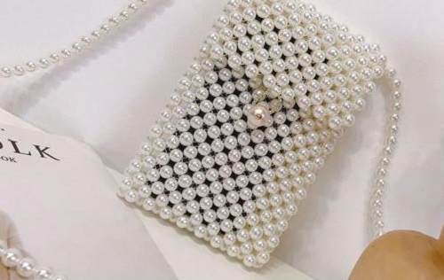 2月6日，帶回家做的手工項目，在家兼職手工，手工之家的合作方式好，加工銷售能一起做，圖為勵志珠珠繡串珠手工產(chǎn)品剪影