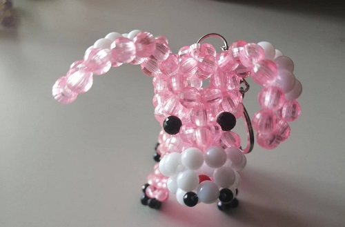 2月10日，靈活就業(yè)串珠手工項(xiàng)目，在家做的手工副業(yè)，長(zhǎng)期穩(wěn)定，十余年的手工之家可信可靠，圖為勵(lì)志珠珠繡串珠手工產(chǎn)品剪影