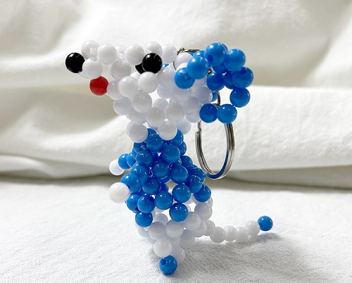 2月11日，靈活就業(yè)好項(xiàng)目，拿回家做的手工項(xiàng)目，傳承傳統(tǒng)手工文化，手工之家的手工事業(yè)發(fā)展有根基，圖為勵(lì)志珠珠繡串珠手工產(chǎn)品剪影