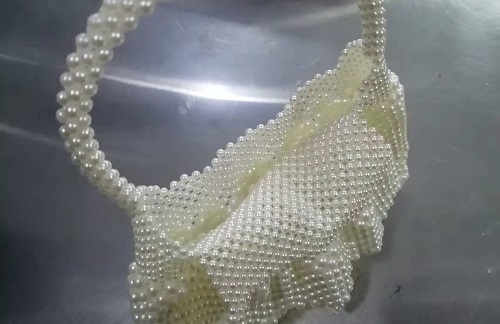 3月2日，拿回家做的手工副業(yè)，在家做手工掙錢，在手工之家做好手工項目需要注意的問題，圖為勵志珠珠繡串珠手工產(chǎn)品剪影