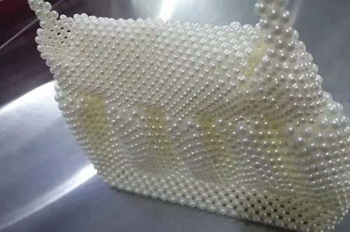 3月2日，拿回家做的手工副業(yè)，在家做手工掙錢，在手工之家做好手工項目需要注意的問題，圖為勵志珠珠繡串珠手工產(chǎn)品剪影