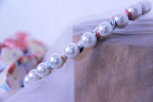 3月3日，正規(guī)好做的手工項(xiàng)目，居家副業(yè)掙錢，手工之家的珠繡串珠是非遺傳統(tǒng)手工，值得擁有，圖為勵(lì)志珠珠繡串珠手工產(chǎn)品剪影