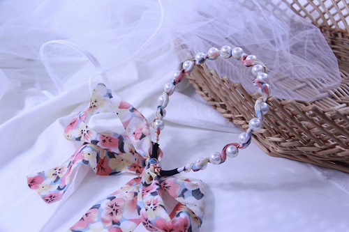 3月3日，正規(guī)好做的手工項(xiàng)目，居家副業(yè)掙錢，手工之家的珠繡串珠是非遺傳統(tǒng)手工，值得擁有，圖為勵(lì)志珠珠繡串珠手工產(chǎn)品剪影