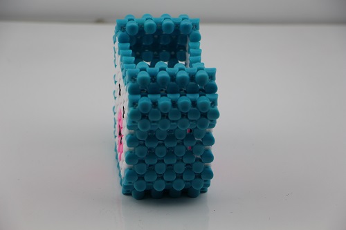 3月4日，珠繡手工加工回收項(xiàng)目，靈活就業(yè)創(chuàng)業(yè)，在家做的手工，選擇手工之家，加工人員怎么做才能多掙錢？圖為勵志珠珠繡串珠手工產(chǎn)品剪影