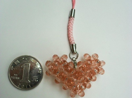 3月5日，珠繡手工加工回收項目，靈活就業(yè)創(chuàng)業(yè)，在家做的手工，手工之家十多年了，大家選擇、信任、喜歡這里有原因，圖為勵志珠珠繡串珠手工產(chǎn)品剪影