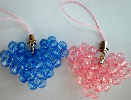 3月5日，珠繡手工加工回收項目，靈活就業(yè)創(chuàng)業(yè)，在家做的手工，手工之家十多年了，大家選擇、信任、喜歡這里有原因，圖為勵志珠珠繡串珠手工產(chǎn)品剪影