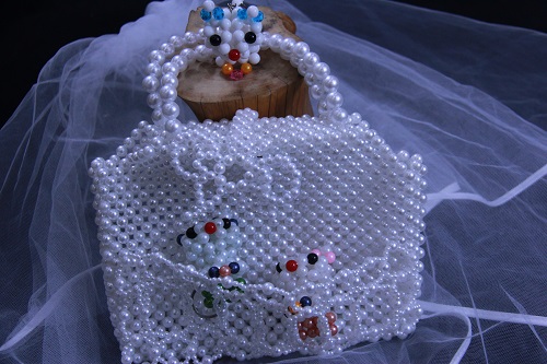 3月6日，珠繡手工加工回收項(xiàng)目，靈活就業(yè)創(chuàng)業(yè)，在家做的手工，選擇手工之家，這里會(huì)一直支持，圖為勵(lì)志珠珠繡串珠手工產(chǎn)品剪影