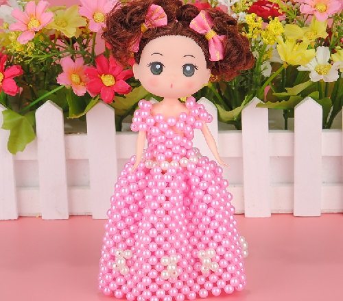 3月9日，適合在家做的好副業(yè)，居家手工靈活就業(yè)創(chuàng)業(yè)，在手工之家，創(chuàng)新和發(fā)展才是更好的傳承，圖為勵志珠珠繡串珠手工產(chǎn)品剪影