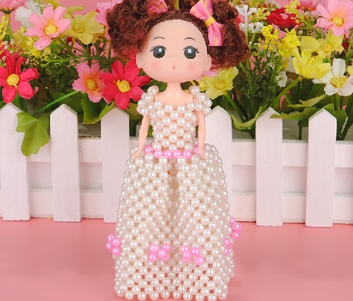 3月9日，適合在家做的好副業(yè)，居家手工靈活就業(yè)創(chuàng)業(yè)，在手工之家，創(chuàng)新和發(fā)展才是更好的傳承，圖為勵志珠珠繡串珠手工產(chǎn)品剪影