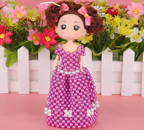 3月9日，適合在家做的好副業(yè)，居家手工靈活就業(yè)創(chuàng)業(yè)，在手工之家，創(chuàng)新和發(fā)展才是更好的傳承，圖為勵志珠珠繡串珠手工產(chǎn)品剪影