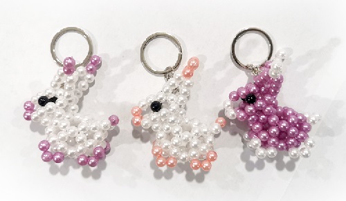 3月15日，拿回家做的手工副業(yè)，手工加工回收項目，在手工之家掙錢沒有季節(jié)性困擾，圖為勵志珠珠繡串珠手工產(chǎn)品剪影