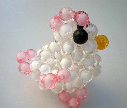 3月16日，手工好副業(yè)，想接正規(guī)廠家的手工，在手工之家要掙錢(qián)，加工看效率、銷(xiāo)售看客流，圖為勵(lì)志珠珠繡串珠手工產(chǎn)品剪影