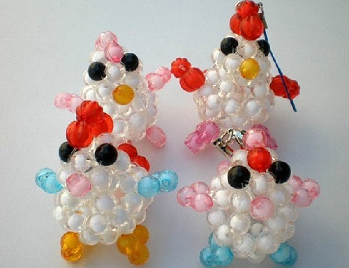 3月16日，手工好副業(yè)，想接正規(guī)廠家的手工，在手工之家要掙錢(qián)，加工看效率、銷(xiāo)售看客流，圖為勵(lì)志珠珠繡串珠手工產(chǎn)品剪影