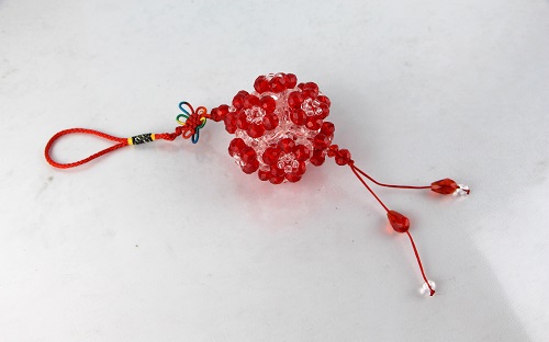 3月20日，穩(wěn)定可靠的手工副業(yè)，靈活就業(yè)做手工掙錢(qián)，在手工之家如何辦理合作，圖為勵(lì)志珠珠繡串珠手工產(chǎn)品剪影