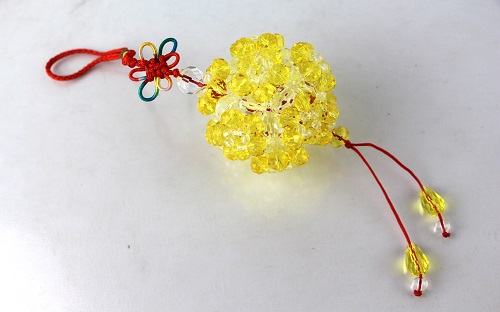 3月20日，穩(wěn)定可靠的手工副業(yè)，靈活就業(yè)做手工掙錢(qián)，在手工之家如何辦理合作，圖為勵(lì)志珠珠繡串珠手工產(chǎn)品剪影