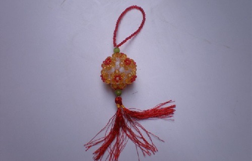 3月20日，穩(wěn)定可靠的手工副業(yè)，靈活就業(yè)做手工掙錢(qián)，在手工之家如何辦理合作，圖為勵(lì)志珠珠繡串珠手工產(chǎn)品剪影