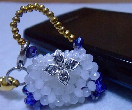 3月21日，把純手工拿回家做，靈活就業(yè)創(chuàng)業(yè)副業(yè)，不論地域，手工之家的合作和服務(wù)都一樣、都公開(kāi)透明，圖為勵(lì)志珠珠繡串珠手工產(chǎn)品剪影