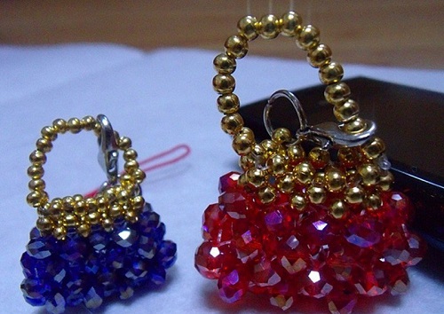 3月21日，把純手工拿回家做，靈活就業(yè)創(chuàng)業(yè)副業(yè)，不論地域，手工之家的合作和服務(wù)都一樣、都公開(kāi)透明，圖為勵(lì)志珠珠繡串珠手工產(chǎn)品剪影