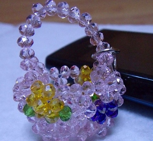 3月21日，把純手工拿回家做，靈活就業(yè)創(chuàng)業(yè)副業(yè)，不論地域，手工之家的合作和服務(wù)都一樣、都公開(kāi)透明，圖為勵(lì)志珠珠繡串珠手工產(chǎn)品剪影