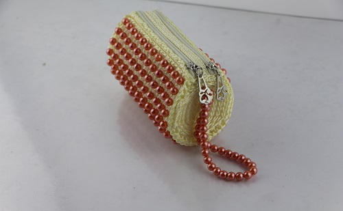 3月28日，手工加工回收項(xiàng)目，居家靈活就業(yè)副業(yè)，合作手工之家的手工項(xiàng)目，要注意這些事，圖為勵(lì)志珠珠繡串珠手工產(chǎn)品剪影