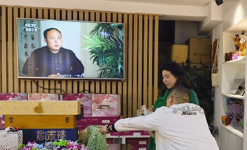 攜手搭舞臺(tái)，手工助就業(yè) —— 記長(zhǎng)沙市溫馨助殘公益服務(wù)中心領(lǐng)導(dǎo)蒞臨手工之家