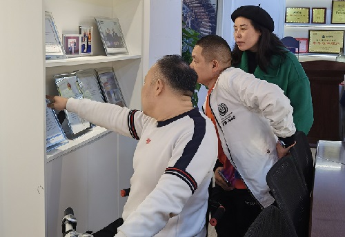 攜手搭舞臺(tái)，手工助就業(yè) —— 記長(zhǎng)沙市溫馨助殘公益服務(wù)中心領(lǐng)導(dǎo)蒞臨手工之家