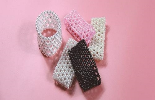 4月1日，在家做手工副業(yè)掙錢，拿回家做的手工項目，在手工之家，這里的手工項目收入有哪些部分，圖為勵志珠珠繡串珠手工產(chǎn)品剪影