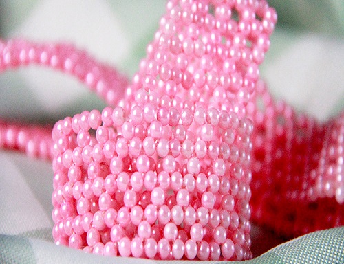 4月1日，在家做手工副業(yè)掙錢，拿回家做的手工項目，在手工之家，這里的手工項目收入有哪些部分，圖為勵志珠珠繡串珠手工產(chǎn)品剪影