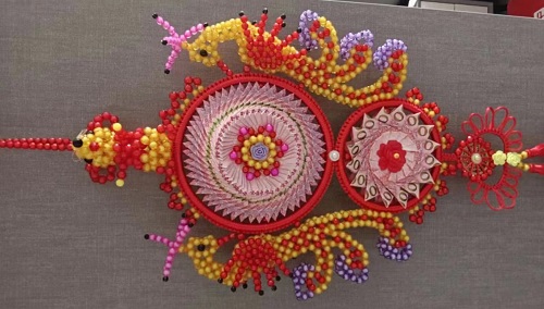 4月3日，手工加工回收項目，居家靈活就業(yè)創(chuàng)業(yè)好副業(yè)，手工之家的服務(wù)好是指哪些方面，圖為勵志珠珠繡串珠手工產(chǎn)品剪影