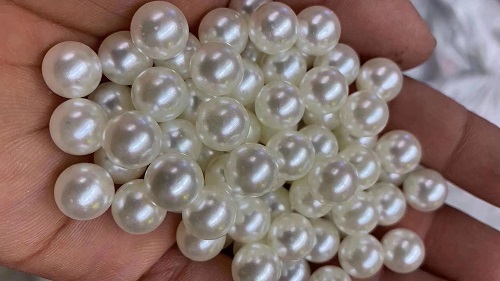 4月4日，帶回家做的手工項(xiàng)目，在家做的手工好副業(yè)，在手工之家，純手工項(xiàng)目的優(yōu)勢(shì)在哪兒，圖為勵(lì)志珠珠繡串珠手工產(chǎn)品剪影