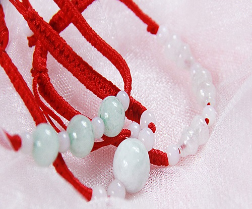 4月7日，拿回家做的手工副業(yè)，靈活就業(yè)項(xiàng)目，與手工之家合作，農(nóng)村和城市，誰更有優(yōu)勢(shì)，圖為勵(lì)志珠珠繡串珠手工產(chǎn)品剪影