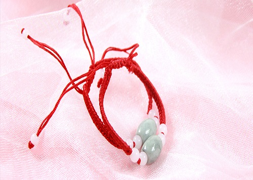 4月7日，拿回家做的手工副業(yè)，靈活就業(yè)項(xiàng)目，與手工之家合作，農(nóng)村和城市，誰更有優(yōu)勢(shì)，圖為勵(lì)志珠珠繡串珠手工產(chǎn)品剪影