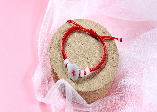 4月7日，拿回家做的手工副業(yè)，靈活就業(yè)項(xiàng)目，與手工之家合作，農(nóng)村和城市，誰更有優(yōu)勢(shì)，圖為勵(lì)志珠珠繡串珠手工產(chǎn)品剪影