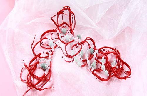 4月7日，拿回家做的手工副業(yè)，靈活就業(yè)項(xiàng)目，與手工之家合作，農(nóng)村和城市，誰更有優(yōu)勢(shì)，圖為勵(lì)志珠珠繡串珠手工產(chǎn)品剪影