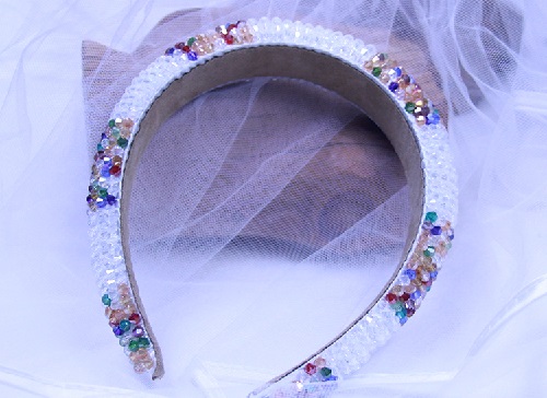 4月8日，帶回家做的手工項(xiàng)目，足不出戶(hù)掙錢(qián)的好副業(yè)，手工之家的純手工產(chǎn)品怎么樣？圖為勵(lì)志珠珠繡串珠手工產(chǎn)品剪影