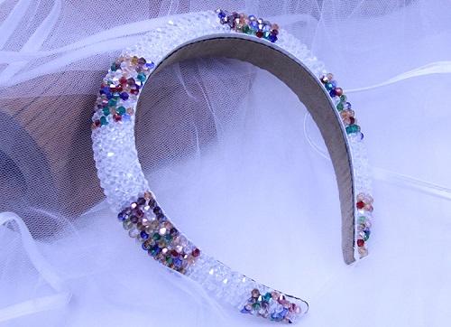 4月8日，帶回家做的手工項(xiàng)目，足不出戶(hù)掙錢(qián)的好副業(yè)，手工之家的純手工產(chǎn)品怎么樣？圖為勵(lì)志珠珠繡串珠手工產(chǎn)品剪影