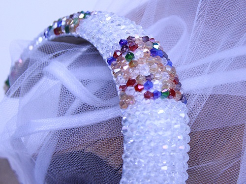 4月8日，帶回家做的手工項(xiàng)目，足不出戶(hù)掙錢(qián)的好副業(yè)，手工之家的純手工產(chǎn)品怎么樣？圖為勵(lì)志珠珠繡串珠手工產(chǎn)品剪影