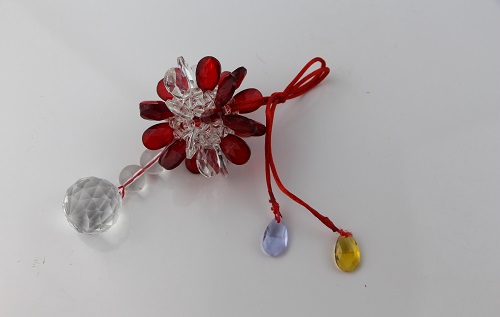 4月9日，正規(guī)手工加工回收項目，通過手工副業(yè)掙錢，在手工之家，有實力是種什么體驗，圖為勵志珠珠繡串珠手工產品剪影