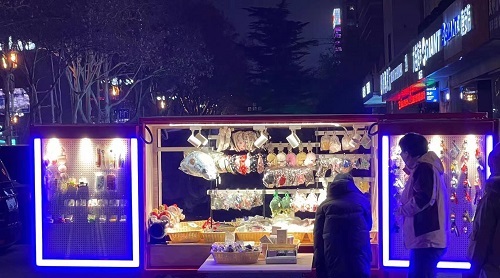 全球都有的地攤行業(yè)，是不可缺少的——— 記手工之家的移動潮品店為代表的地攤經(jīng)濟(jì)新發(fā)展
