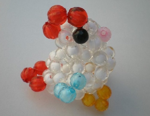 4月11日，正規(guī)可靠的手工副業(yè)，想接正規(guī)廠家的手工項(xiàng)目，在手工之家合作共贏，要注意抓重點(diǎn)，圖為勵(lì)志珠珠繡串珠手工產(chǎn)品剪影